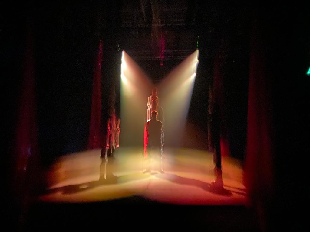 Macbeth Tech 6